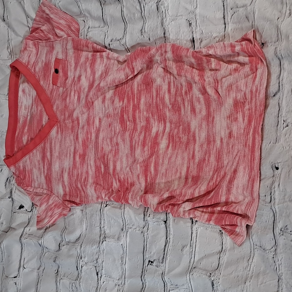 Liz Lange V neck maternity tee. Size small